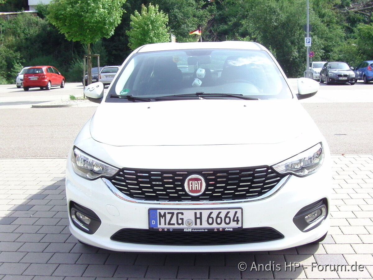 Auf dem Supermarktparkplatz