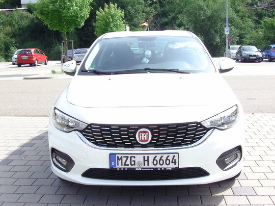 Auf dem Supermarktparkplatz