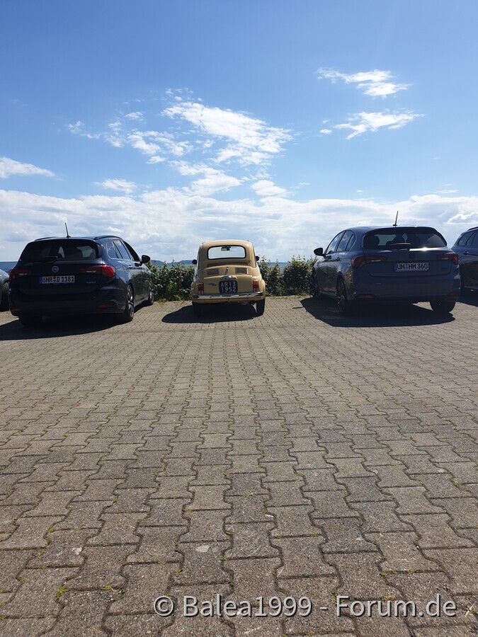 Das kommt dabei raus wenn 2 Tipos sich den Parkplatz teilen ...