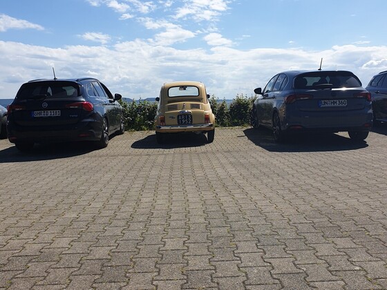 Das kommt dabei raus wenn 2 Tipos sich den Parkplatz teilen ...