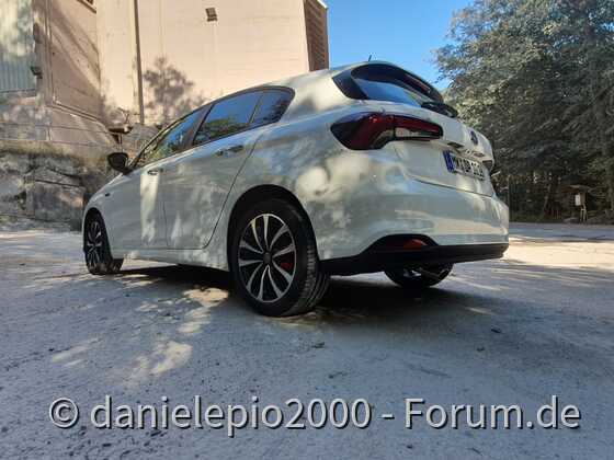 Sonnigen Tag mit denn Milchbubby