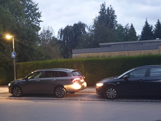 Zwei Tipo vor der Tür