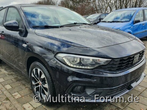 City Life mit verschlossenen NSW von rechts.