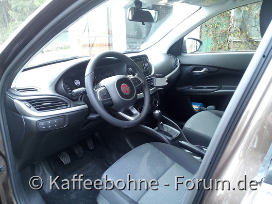 Nach der heutigen Autowäsche, jetzt noch mit den Winterreifen, die allerdings bald den schönen Sommeralus weichen werden.