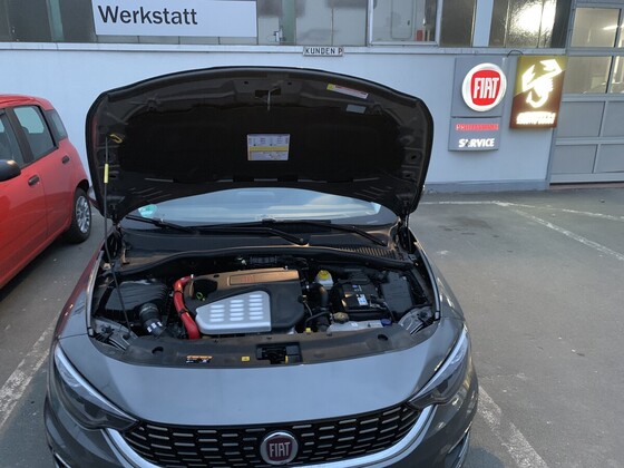 Umluftschlauch von SF-Hoses u. Gummilippe an der Haube