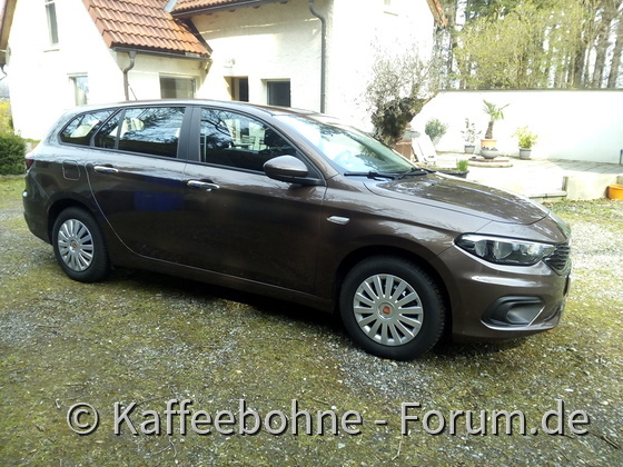 Nach der heutigen Autowäsche, jetzt noch mit den Winterreifen, die allerdings bald den schönen Sommeralus weichen werden.