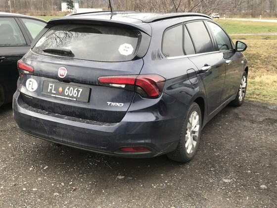 Nun steht er wieder sauber in der Garage während draussen seit Stunden dicke Schneeflocken runter fallen