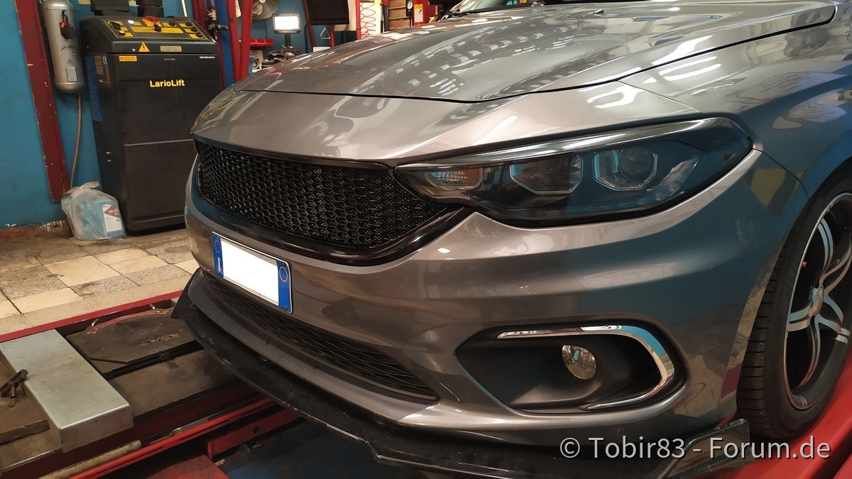 Eben entdeckt. Auch eine geile Variante eines cleanen Kühlergrill.