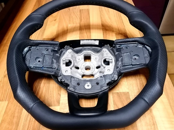 So das neue Lenkrad ist angekommen. Jetzt brauch ich noch ein Ersatzteil, dann wird noch bischen was lackiert und dann wirds eingebaut.