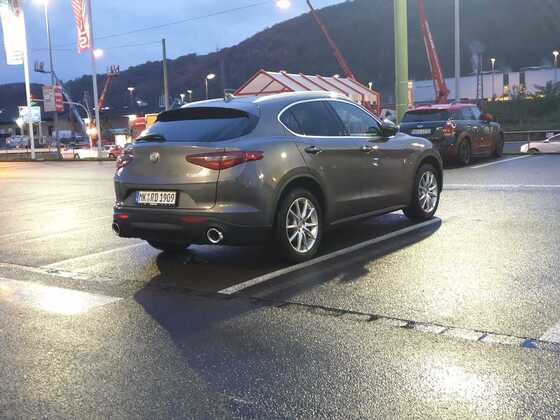 Alfa Romeo Stelvio Super 2.2 L 210 PS Neues Familien Mitglied