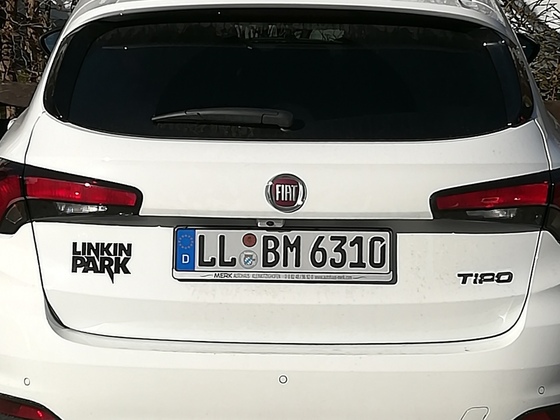 Dezent beklebt
